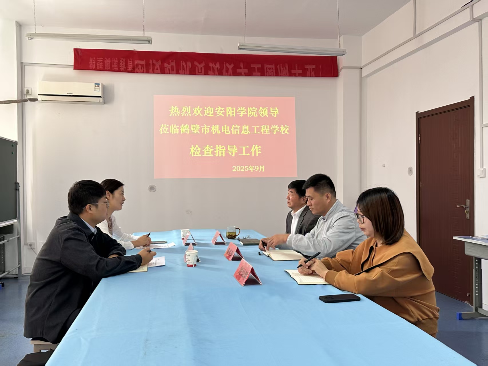 座谈会.jpg 座谈会.jpg